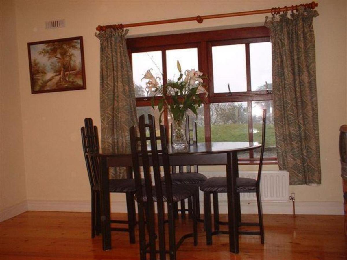 Lovely Sea View In Rineen - 4 Guests Apartment